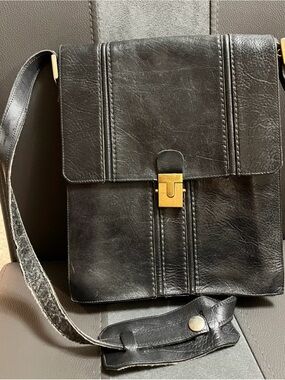 Vintage Ponte Vecchio Black Leather Crossbody Bag with Gold-Tone Hardware